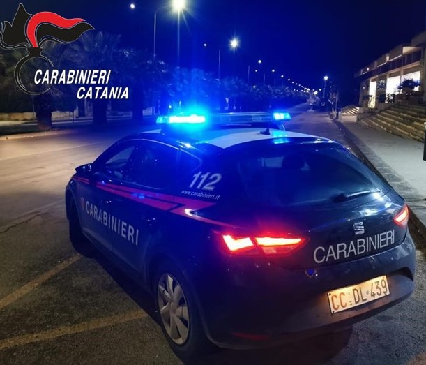 Fa incidente in motorino e i carabinieri scoprono droga addosso. 19enne arrestato nel catanese