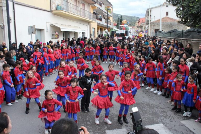 Torrenova, si è chiuso il Carnevale con l’ultima sfilata. Ora si pensa ad Amunì Festival