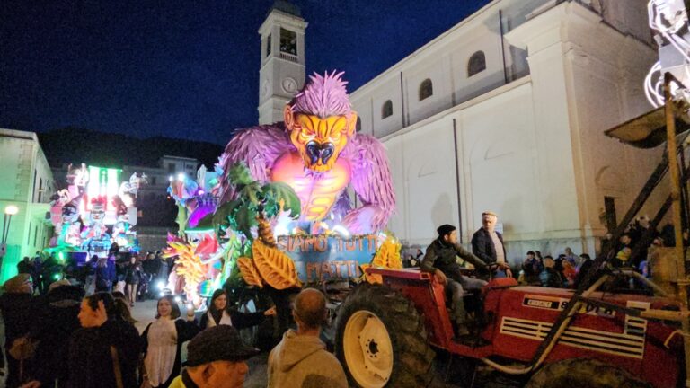 Acquedolci, ritorno col botto per il Carnevale con la presenza dei carri. Grande successo per sfilata di domenica