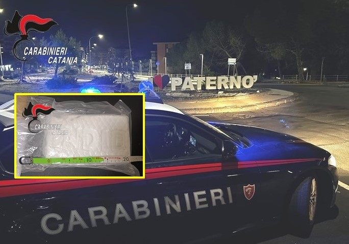 Nasconde un kg di cocaina addosso al figlio: 31enne arrestato a Paternò