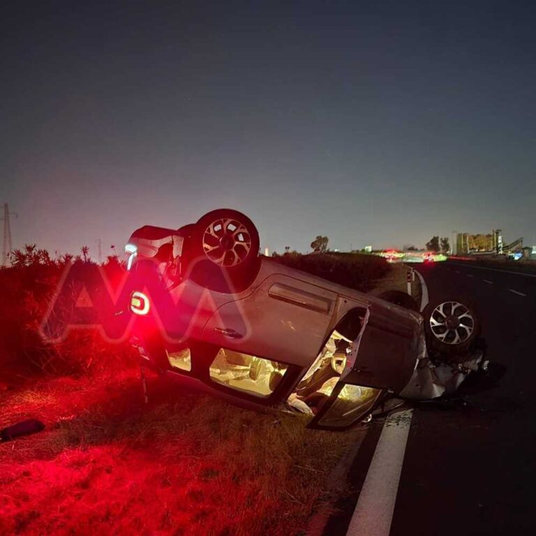 A20, auto si ribalta nei pressi di Milazzo. Ferito il conducente