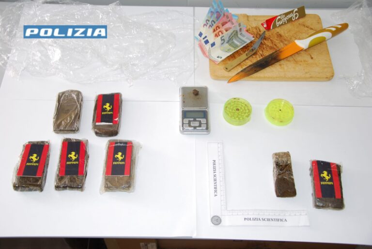 La Polizia arresta un santagatese e sequestra oltre 700 grammi di hashish