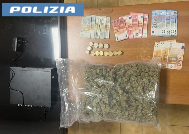 Catania, blitz della polizia in un appartamento dove si spacciava droga. Due arrestati e tre denunciati