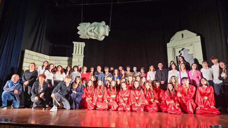Un successo la “Notte Nazionale del Classico” messa in scena dal Liceo Lucio Piccolo di Capo d’Orlando – VIDEO