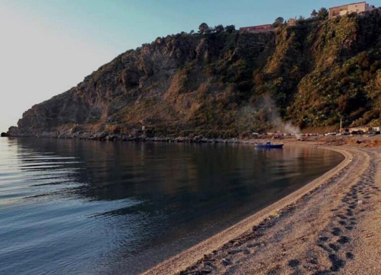 Milazzo: la Regione procederà a consolidare il costone roccioso che sovrasta la baia di “Ngonia del Tono”