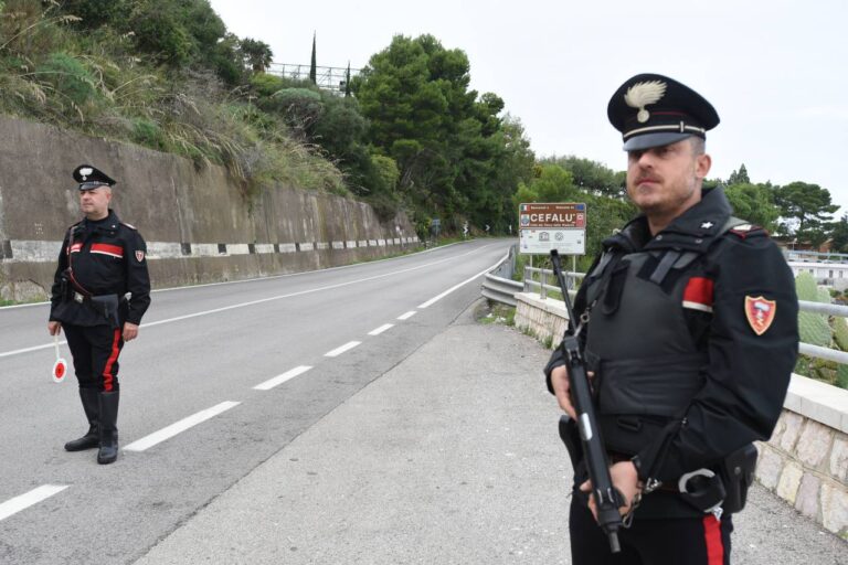 Cefalù – Sfruttavano docenti e personale Ata, cinque misure cautelari