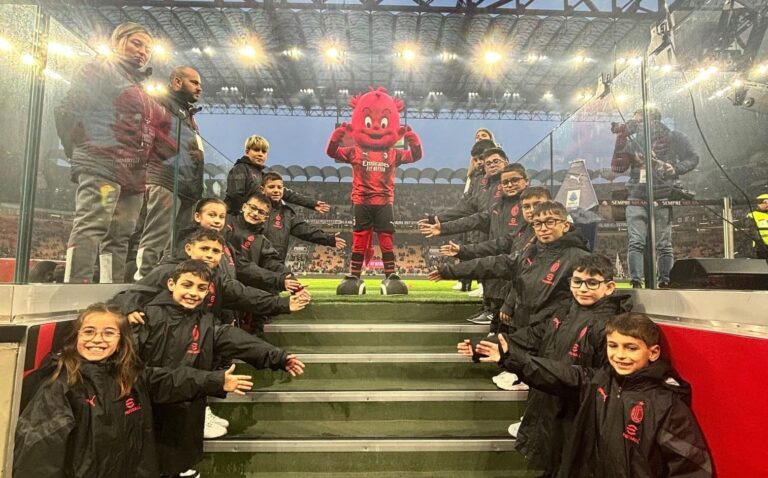 I bimbi della Giovanile Rocca Milan Academy presenti a San Siro per il derby Milan-Inter