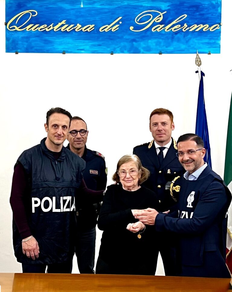 La truffa del finto carabiniere approda a Palermo. La polizia denuncia due persone e restituisce ad anziana soldi e gioielli