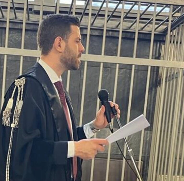 Prima udienza al maxi processo contro il gruppo che trafficava droga nel barcellonese. Agli atti le dichiarazioni del collaboratore Iannello
