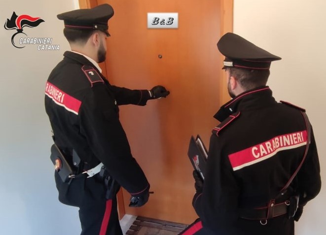 Maletto, condannato per truffa si nasconde in un B&B. Tenta di sfuggire all’arresto fingendo di essersi avvelenato