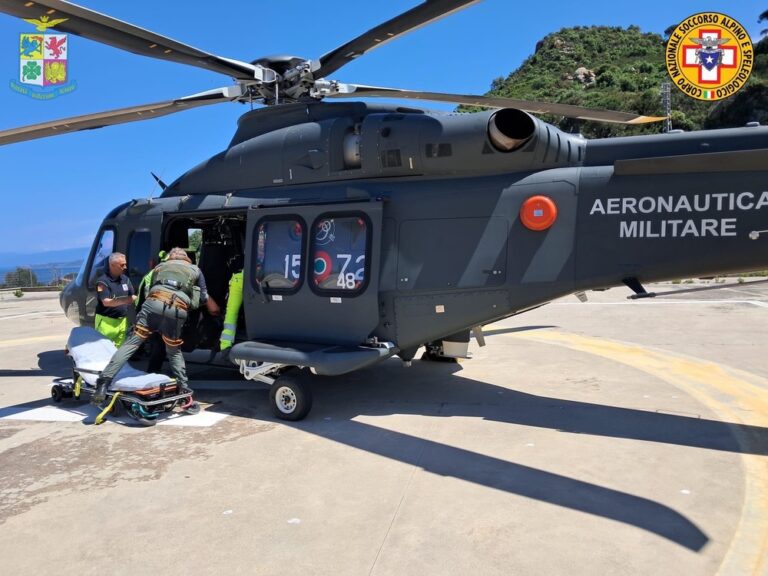 Rocca di Cefalù, turista olandese scivola e si fa male ad una gamba. Recuperata da Soccorso Alpino e Aeronautica Militare
