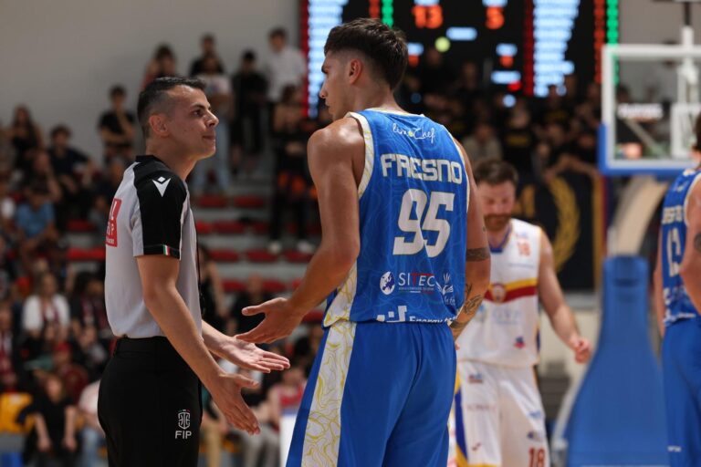Orlandina sconfitta nel finale a Roma: si va a Gara 5. Appuntamento mercoledì alla Infodrive Arena