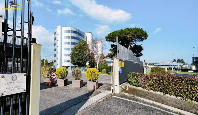 False carte di imbarco per ottenere il rimborso del bando regionale “Caro Voli”. Sequestrati oltre 86mila euro ad uno studente del catanese