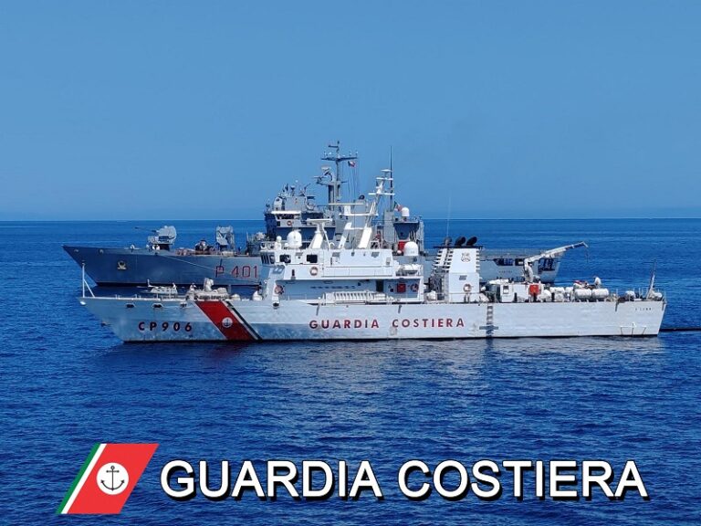 Milazzo: esercitazione antinquinamento della Guardia Costiera a circa 5 miglia ad est dell’isola di Lipari