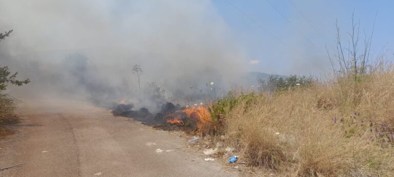 Patti – Violento incendio in c.da Cuturi, le fiamme si avvicinano alla SS113. Sul posto Protezione Civile e Vigili del Fuoco