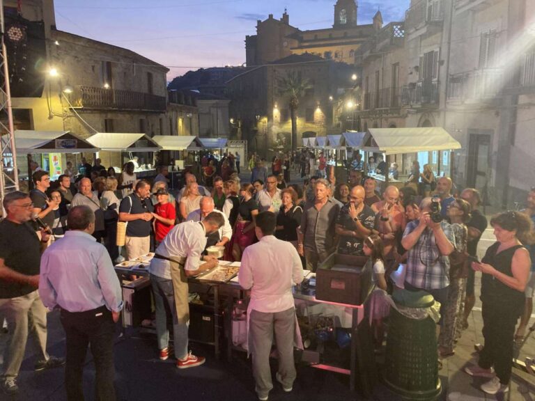 Ficarra – Grande successo per la “Terra dei Sapori” 2025 – VIDEO