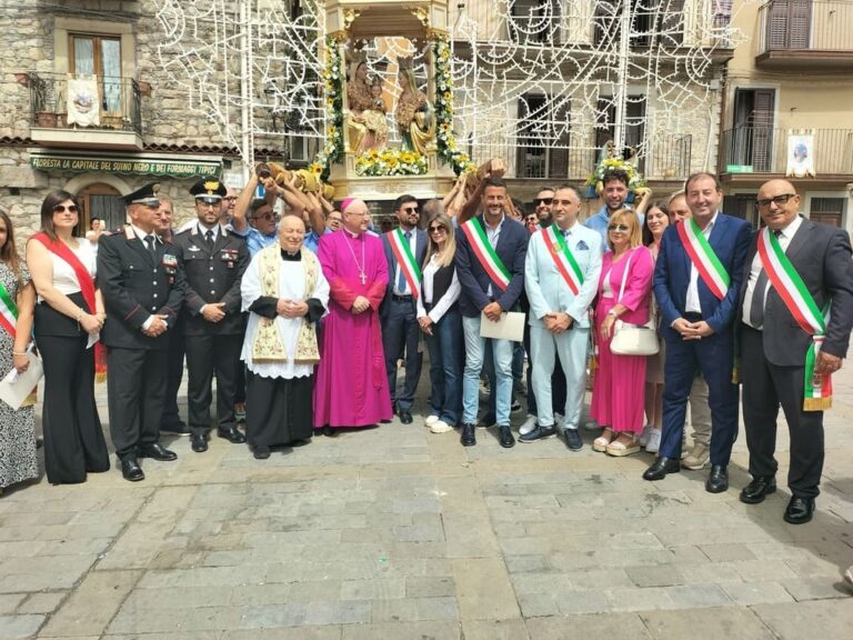 Floresta – La festa della patrona Sant’Anna: orgoglio, senso di comunità e fede – VIDEO
