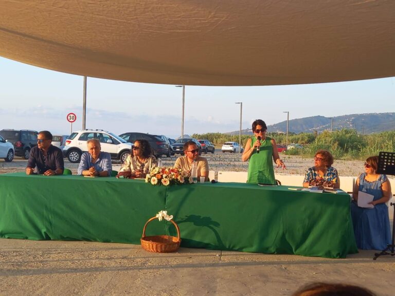 Torrenova, l’estate si apre con la consegna delle borse di studio “Mela Mondì”