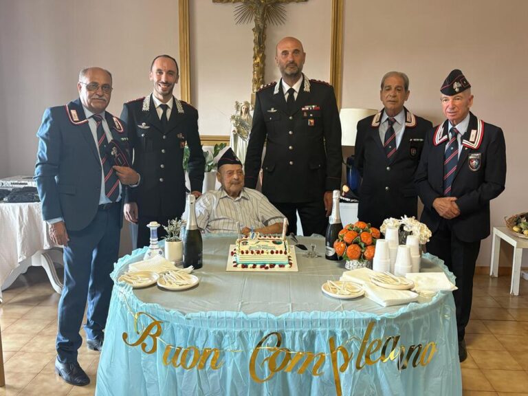 Taormina, i Carabinieri festeggiano i 102 anni dell’Appuntato in congedo Giacomo Polverino