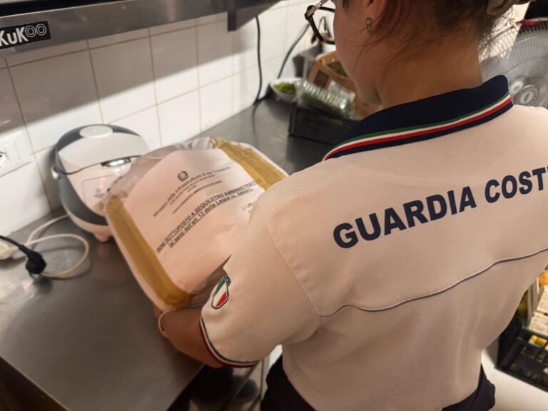 Isole Eolie – Controlli nei ristoranti: sequestrati 50kg di pesce non sicuri. Multe per 3.000€