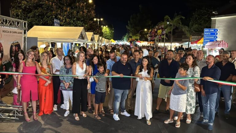 Un successo la prima serata del “Sicily Fud” a Rocca di Capri Leone. Si replica sabato e domenica – VIDEO
