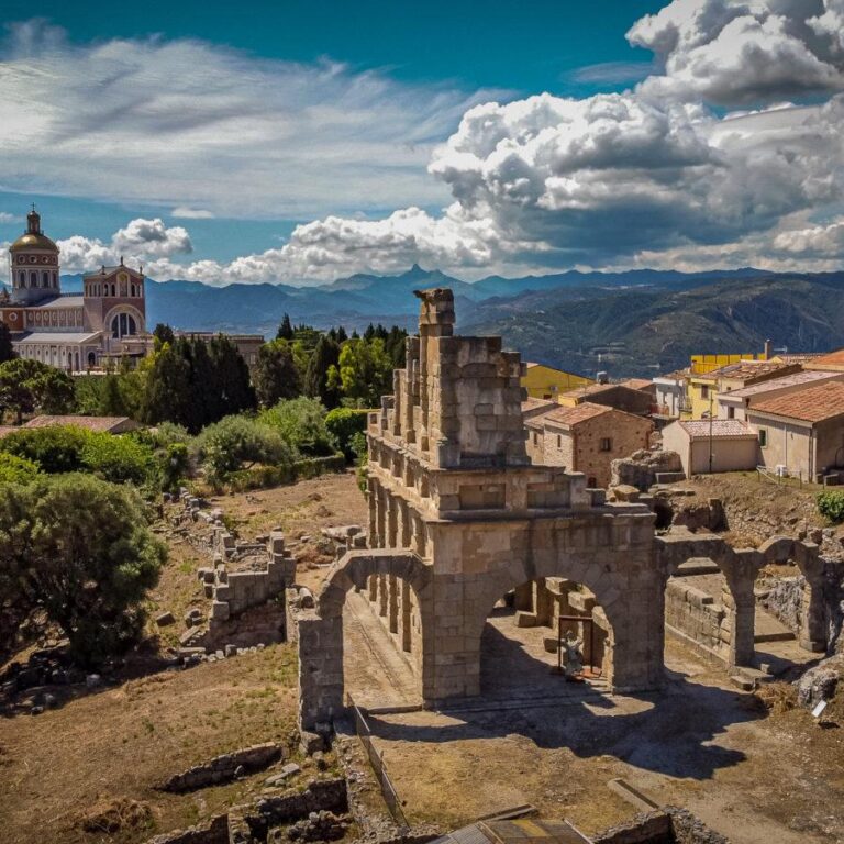 Tyndaris Augustea, stasera l’8a edizione dello spettacolo teatrale al Parco Archeologico di Tindari: la presentazione – VIDEO