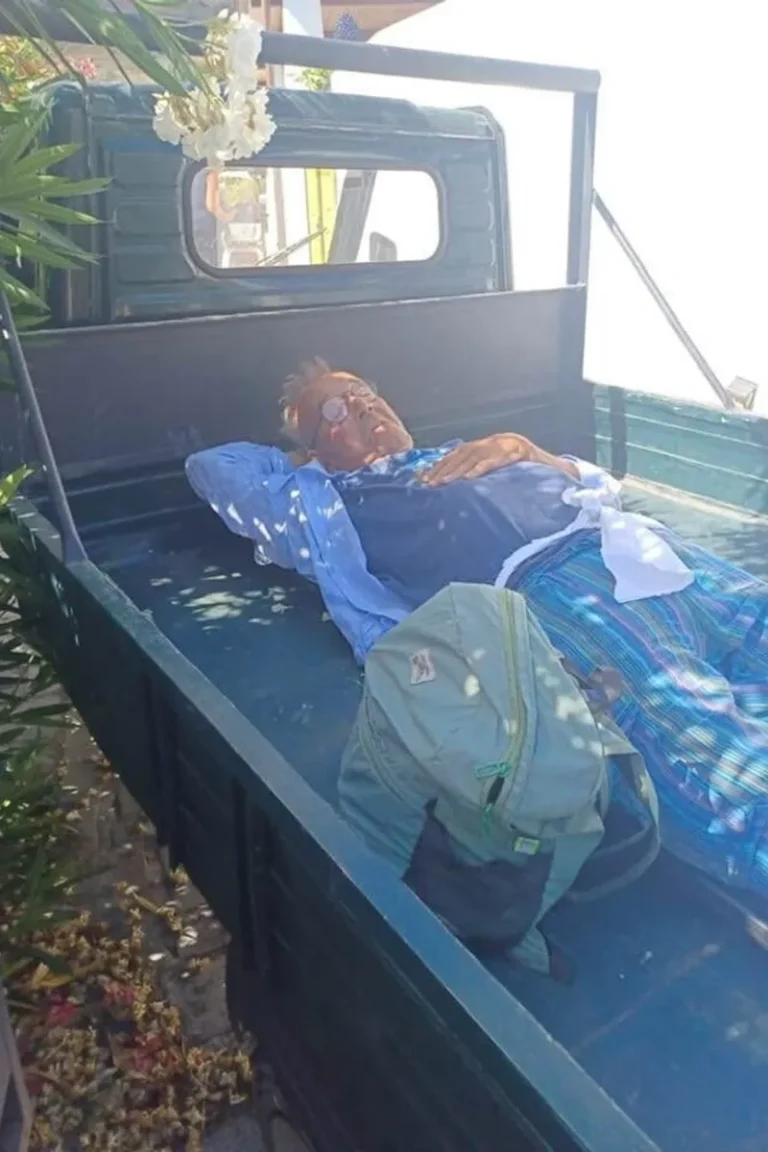 Moto ape utilizzata come ambulanza a Stromboli. Schifani dispone