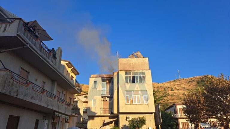 Capo d’Orlando – Incendio in appartamento, sul posto le Forze dell’Ordine.
