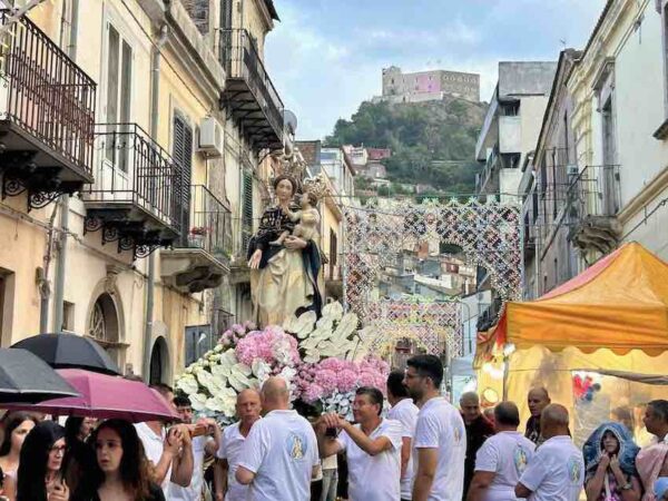 Un momento della processione