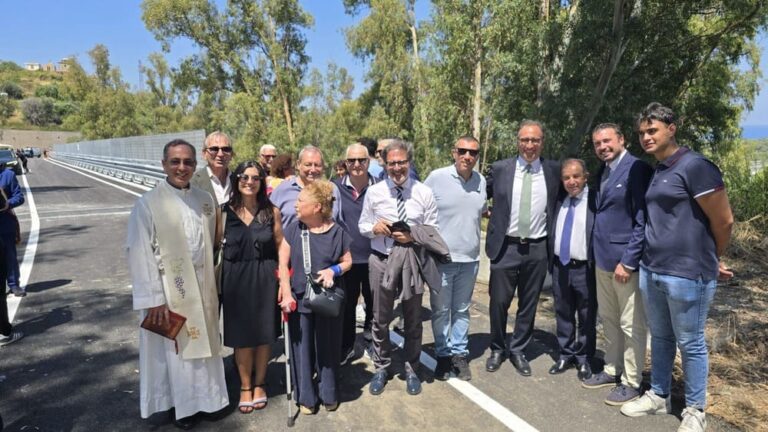 Spadafora – Riaperto dopo 5 anni il cavalcavia sulla A20 Messina-Palermo, ripristinata la viabilità sulla provinciale 55