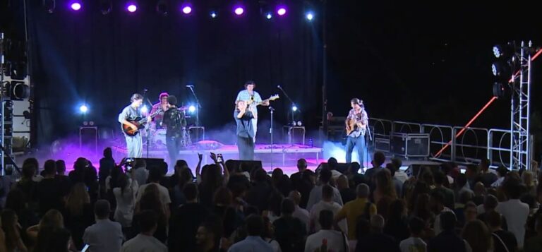 Grande successo per l’esibizione della band milanese “I Patagarri” a Ficarra – VIDEO