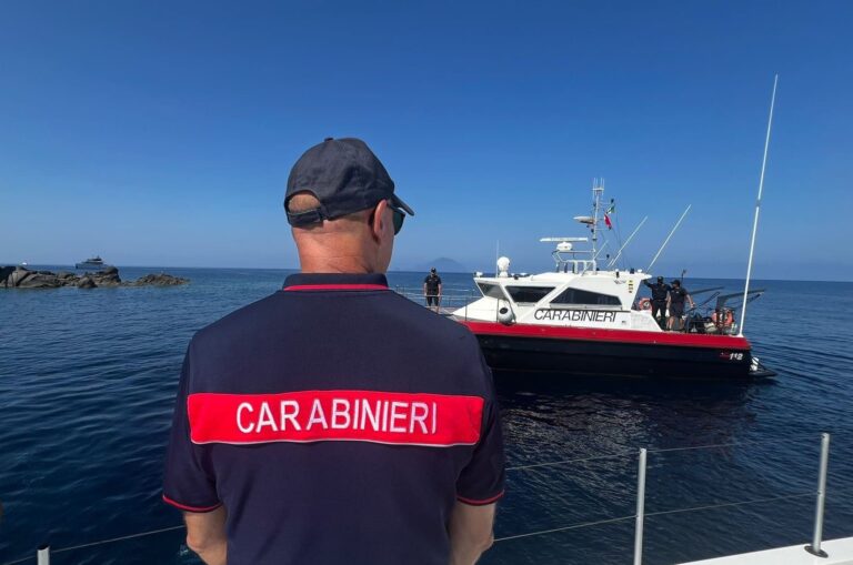Alimenti mal conservati, denunciati titolari di attività commerciali alle Isole Eolie. I controlli dei Carabinieri