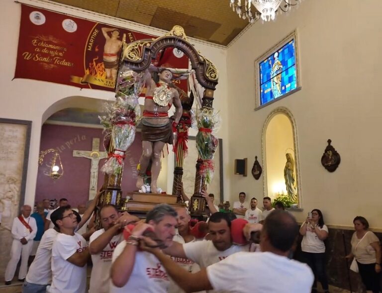 Sorrentini – Patti: la bifara e il tamburo in chiesa, per accompagnare il “Santo che Balla”