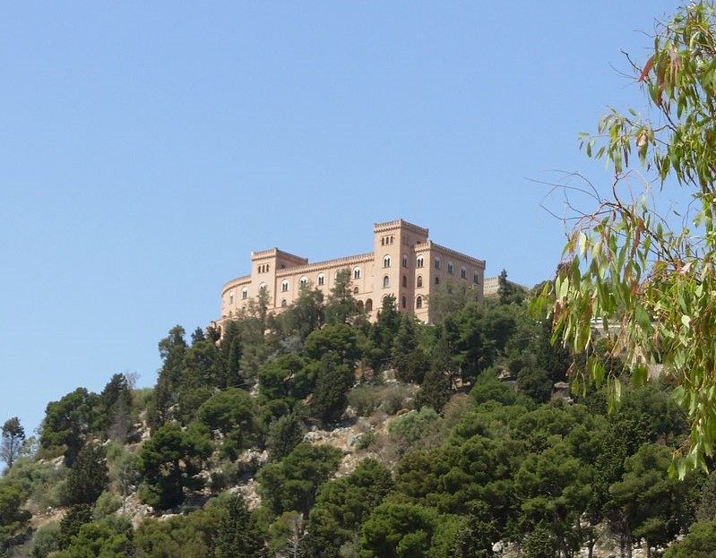 800px-Castello_Utveggio ok