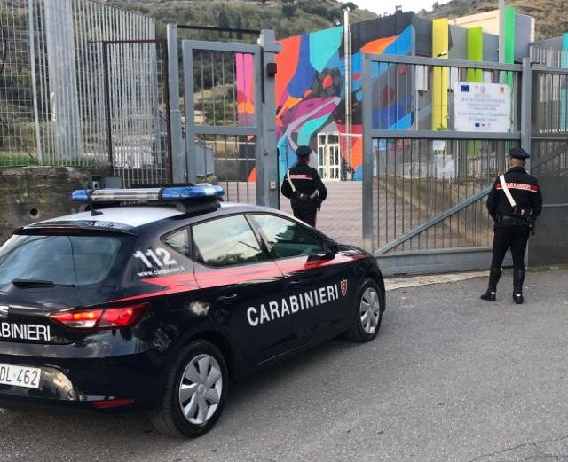 I Carabinieri impegnati nell'arresto