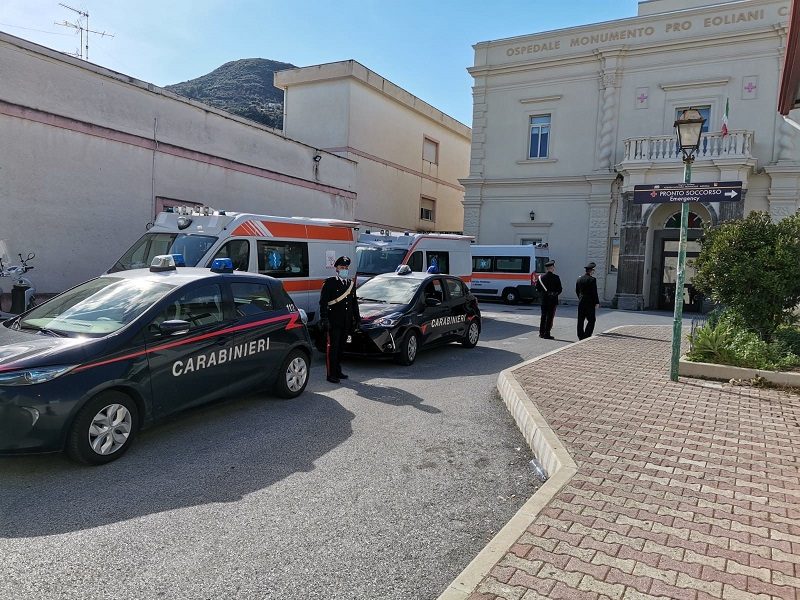 Carabinieri presso Ospedale Lipari
