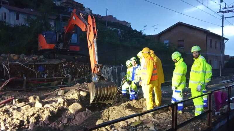 Santo Stefano Camastra2 - Bomba Acqua 15.05.25
