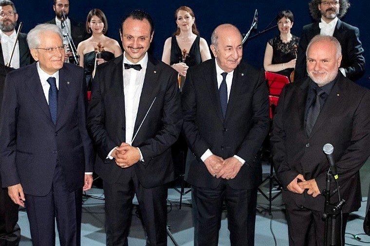 Da sinistra il Capo dello Stato, Sergio Mattarella, il direttore d'orchestra Salim Dada, il Presidente dell’Algeria Abdelmadjid Tebboune ed il flautista Calogero Giallanza