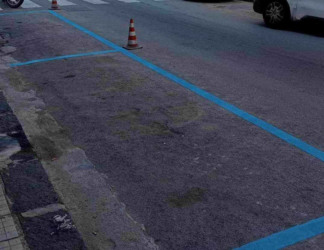 strisce blu capo