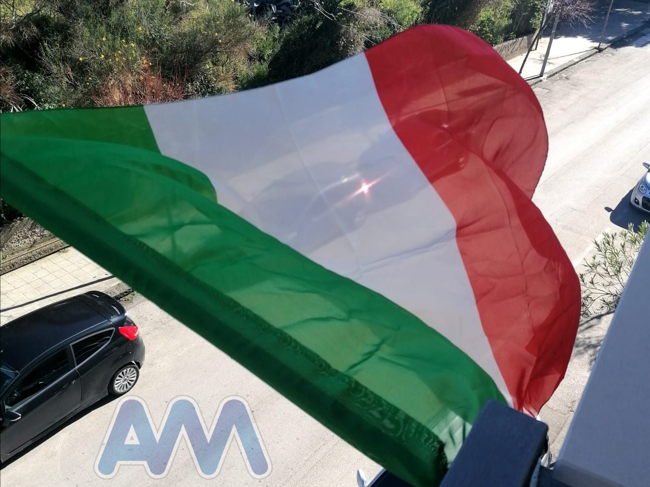 bandiera italiana balcone