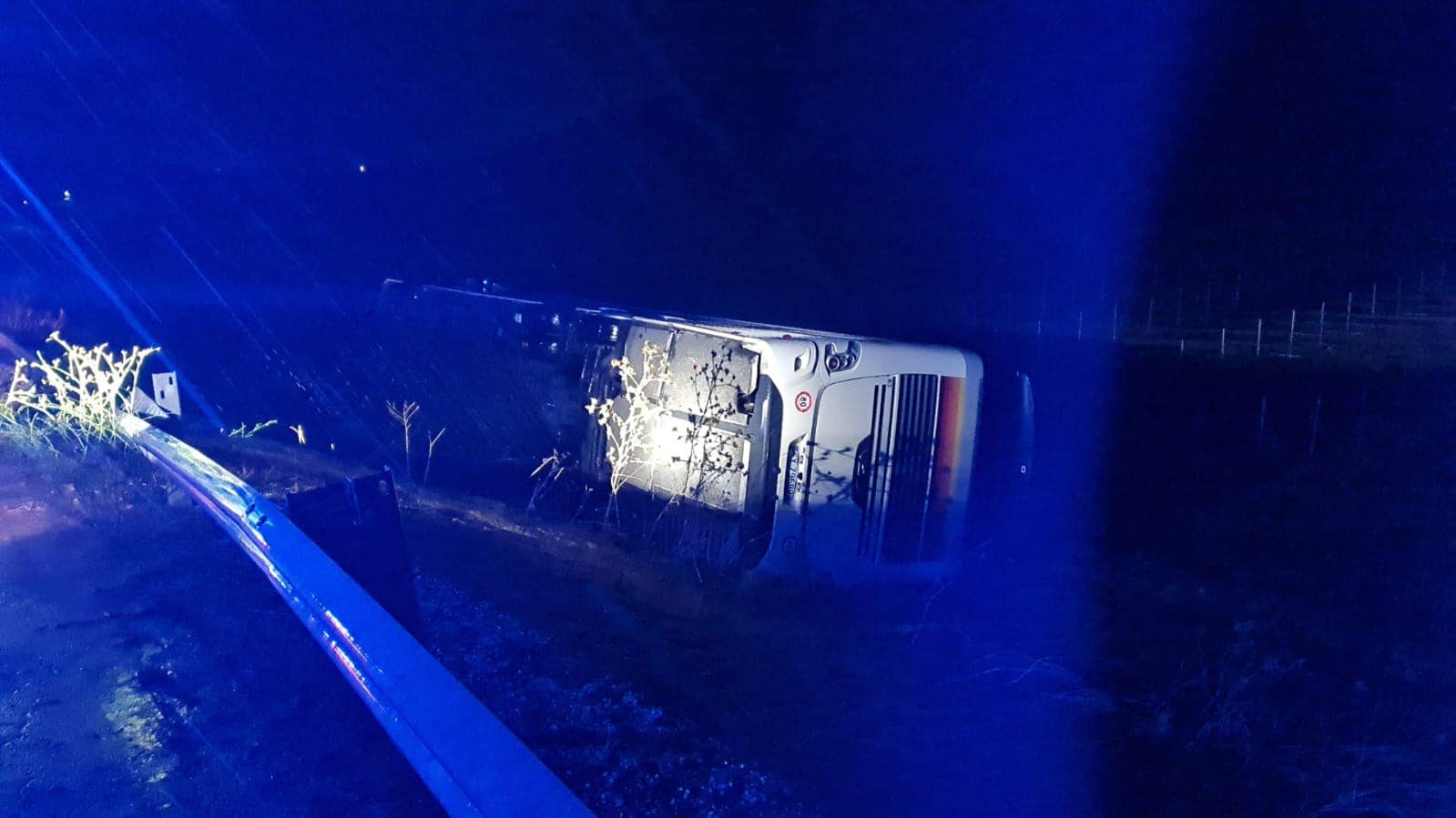 bus ribaltato s. margherit belice foto protezione civile