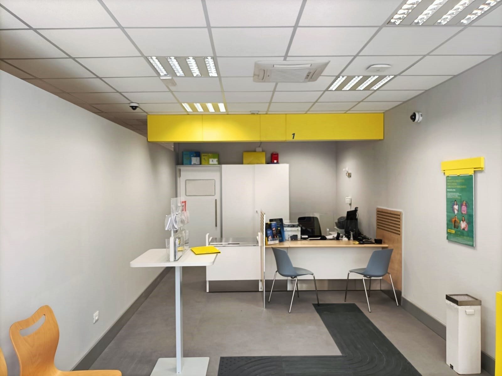 foto interno ufficio postale Pettineo