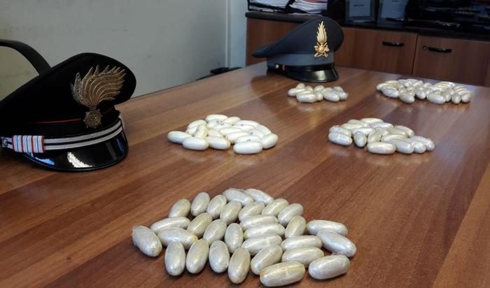Cagliari, due nigeriani arrestati con 108 ovuli in pancia di eroina e cocaina