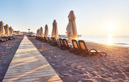 spiaggia con lido attrezzato