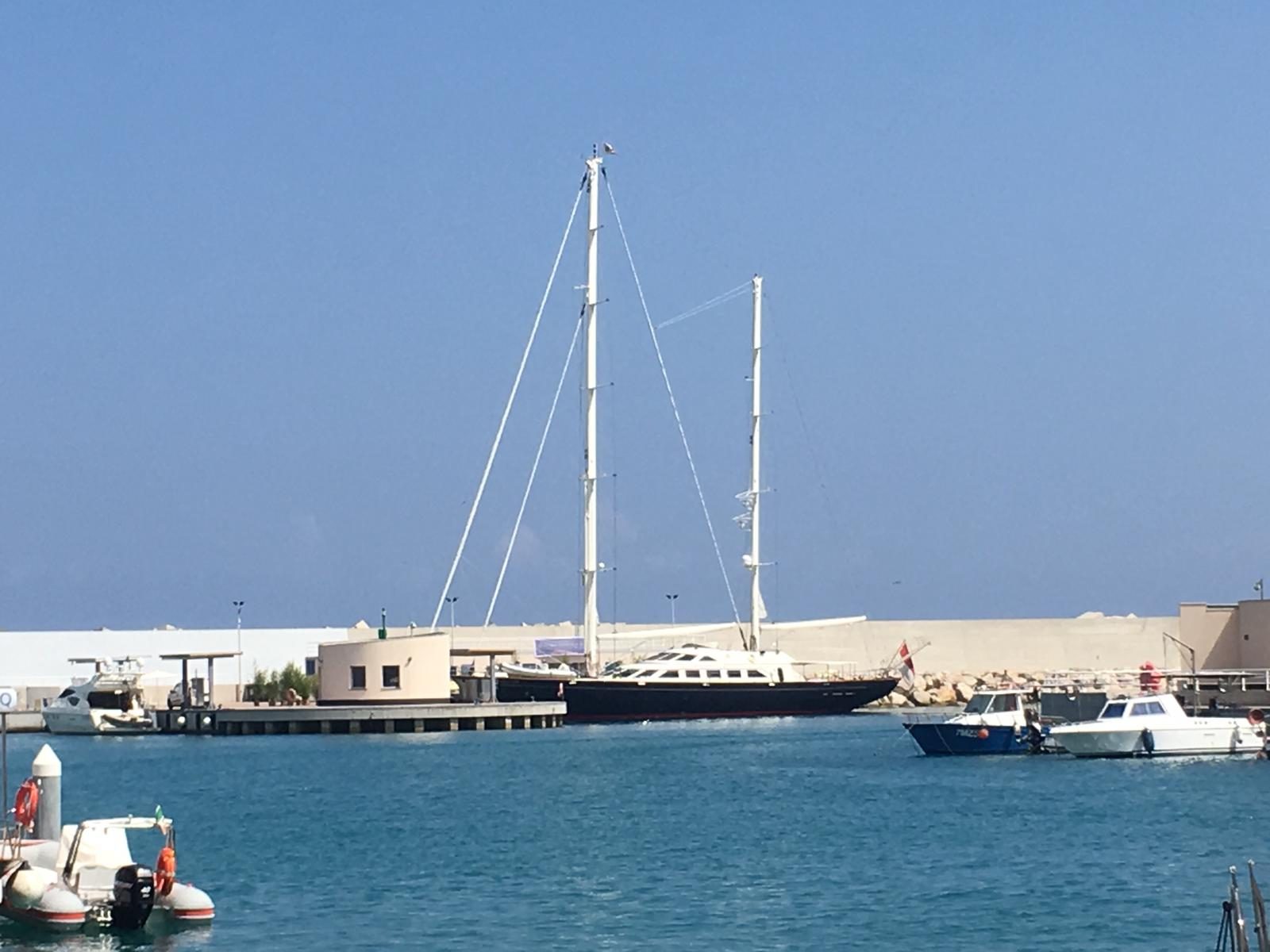 yacht (1)